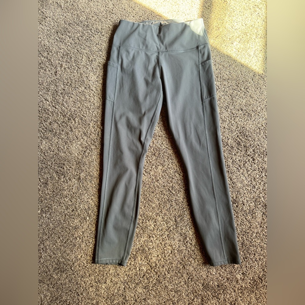 Fengbay woman’s legging size medium with pockets